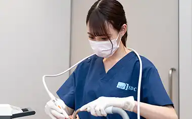 女性歯科衛生士による丁寧な治療