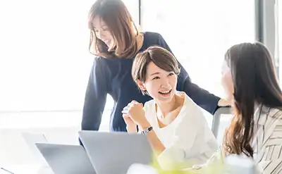 笑顔の女性たち