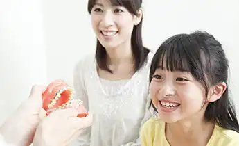 検診を受ける親子